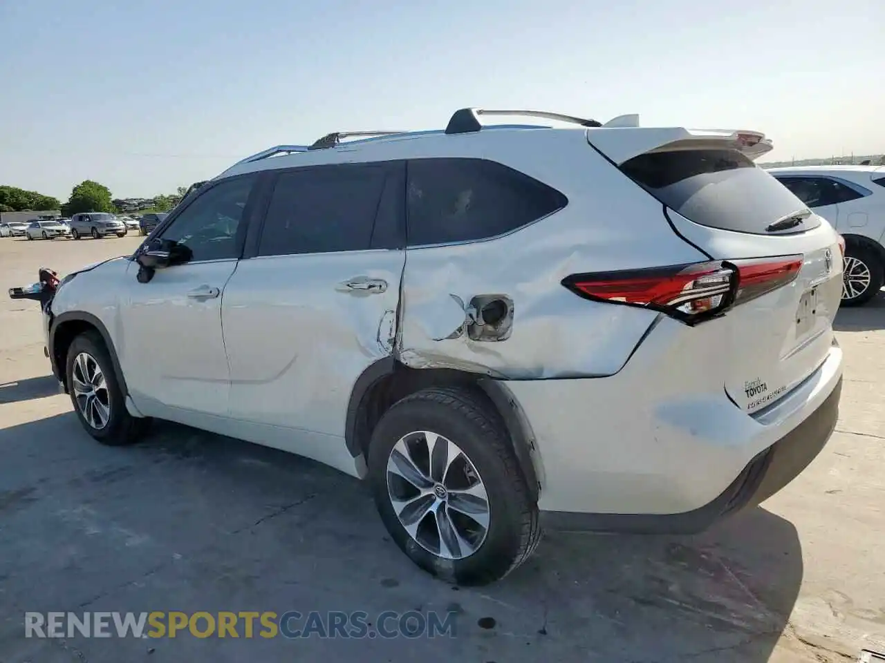 2 Photograph of a damaged car 5TDGZRAH6MS051275 TOYOTA HIGHLANDER 2021