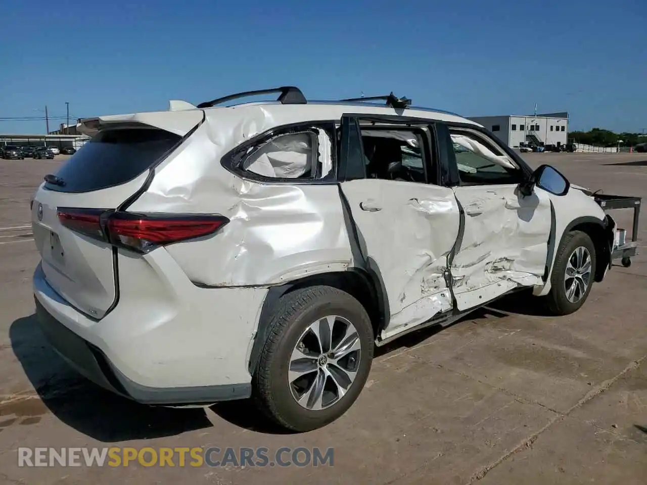 3 Photograph of a damaged car 5TDGZRAH6MS051275 TOYOTA HIGHLANDER 2021