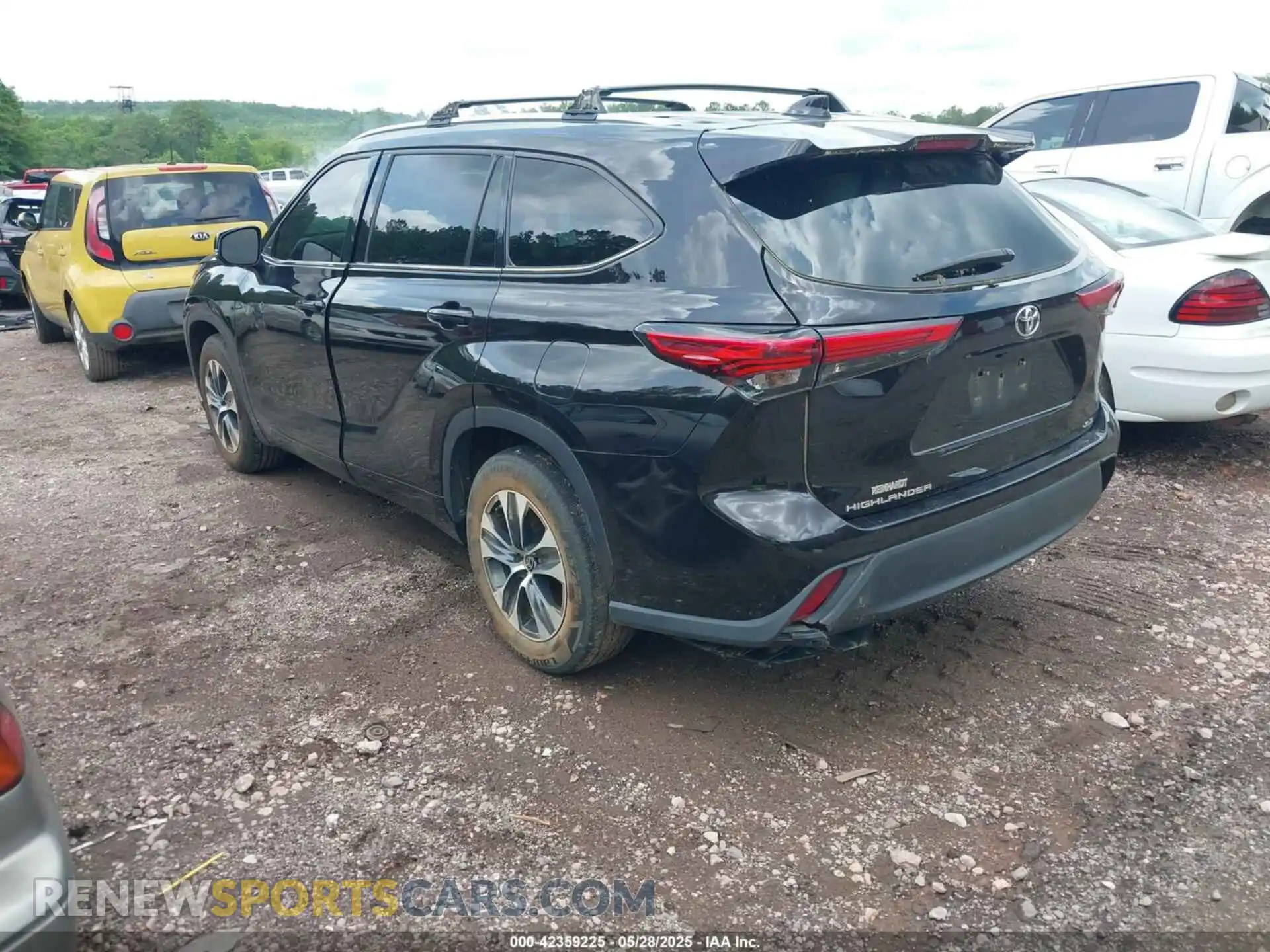 3 Photograph of a damaged car 5TDGZRAH6MS063393 TOYOTA HIGHLANDER 2021