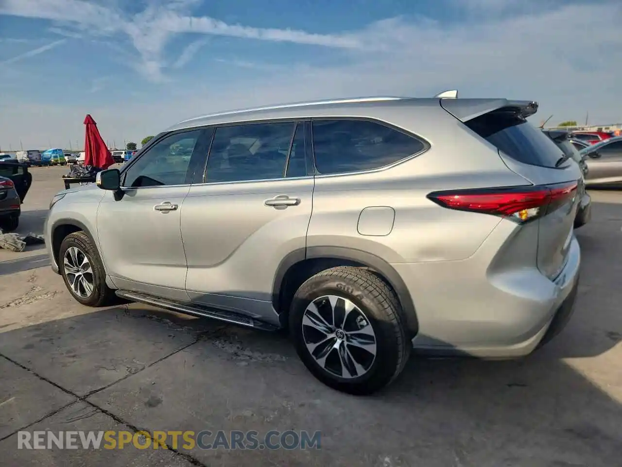 2 Photograph of a damaged car 5TDGZRAH6MS527847 TOYOTA HIGHLANDER 2021