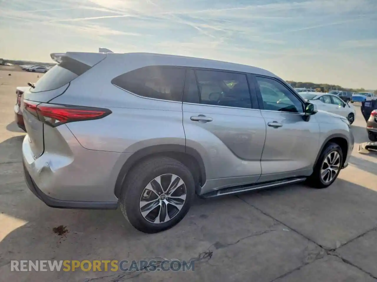 3 Photograph of a damaged car 5TDGZRAH6MS527847 TOYOTA HIGHLANDER 2021