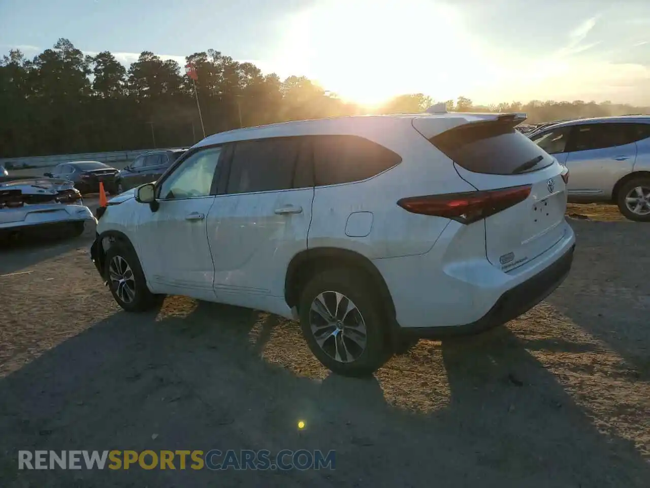 2 Photograph of a damaged car 5TDGZRAH6MS532367 TOYOTA HIGHLANDER 2021