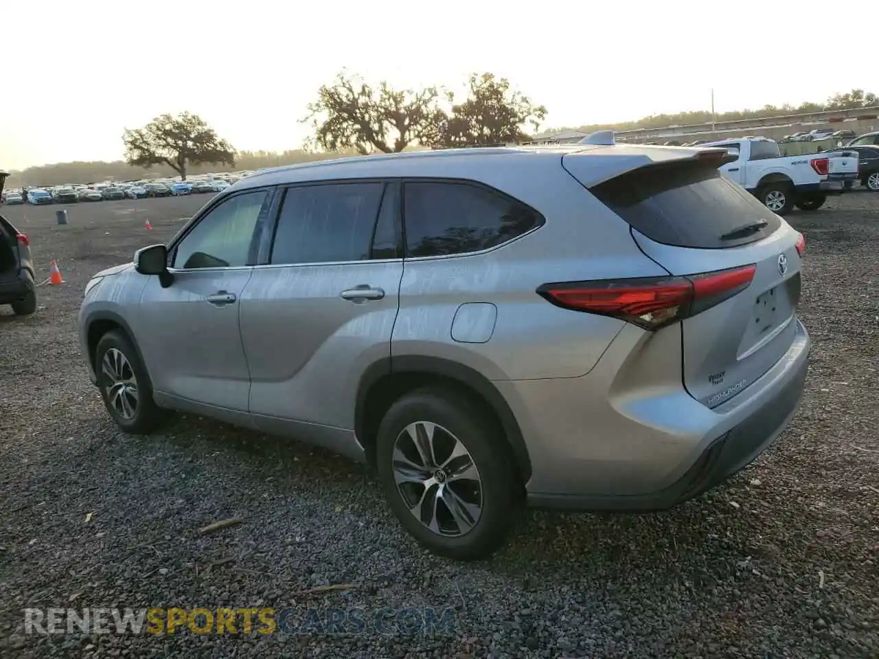 2 Photograph of a damaged car 5TDGZRAH6MS535415 TOYOTA HIGHLANDER 2021