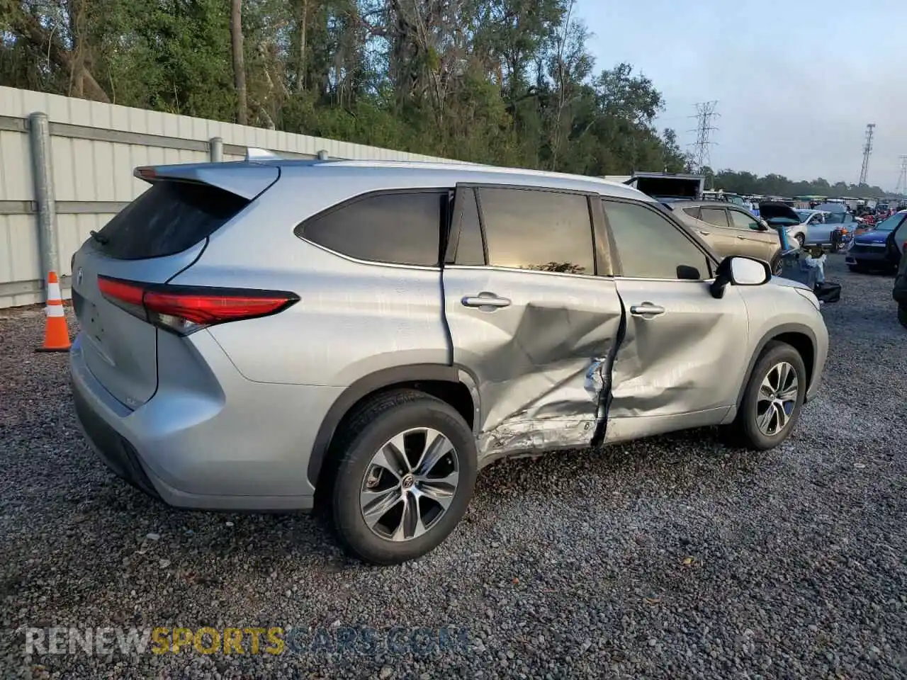 3 Photograph of a damaged car 5TDGZRAH6MS535415 TOYOTA HIGHLANDER 2021