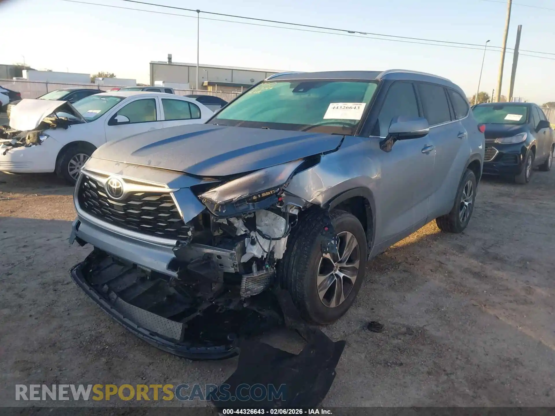 2 Photograph of a damaged car 5TDGZRAH7MS081286 TOYOTA HIGHLANDER 2021