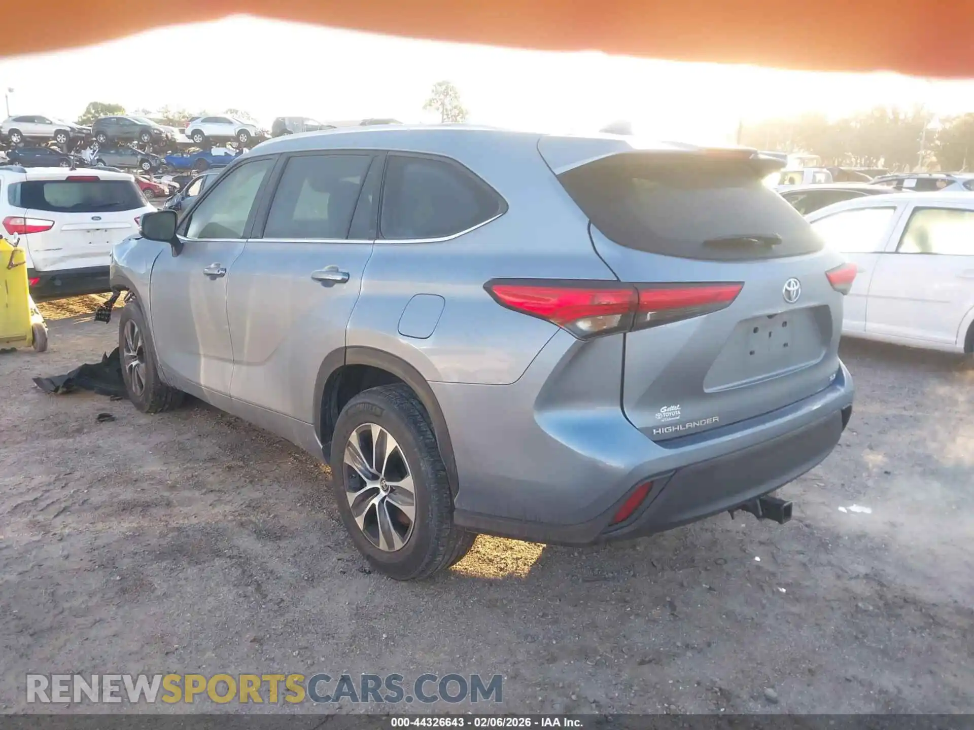 3 Photograph of a damaged car 5TDGZRAH7MS081286 TOYOTA HIGHLANDER 2021