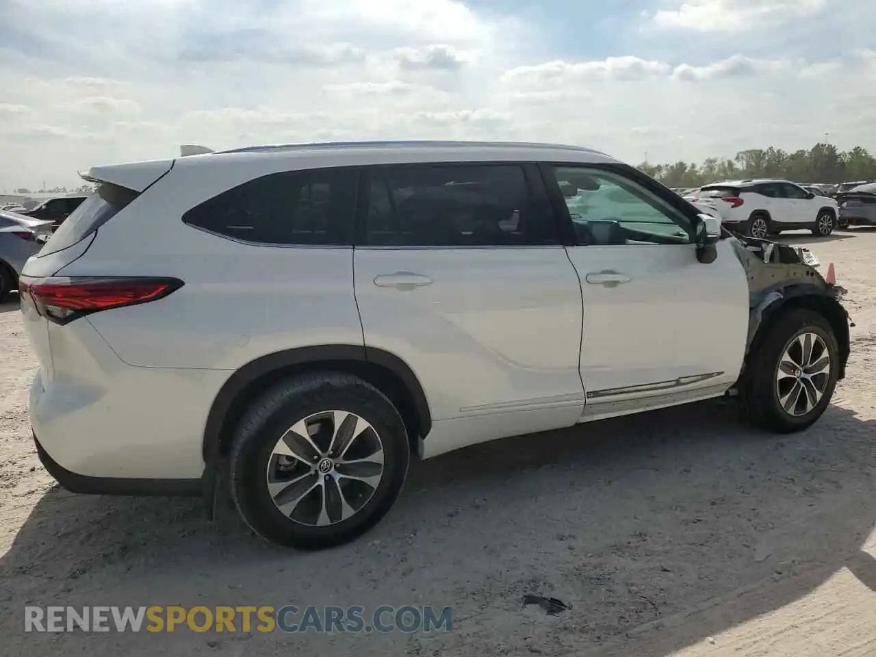3 Photograph of a damaged car 5TDGZRAH7MS520910 TOYOTA HIGHLANDER 2021