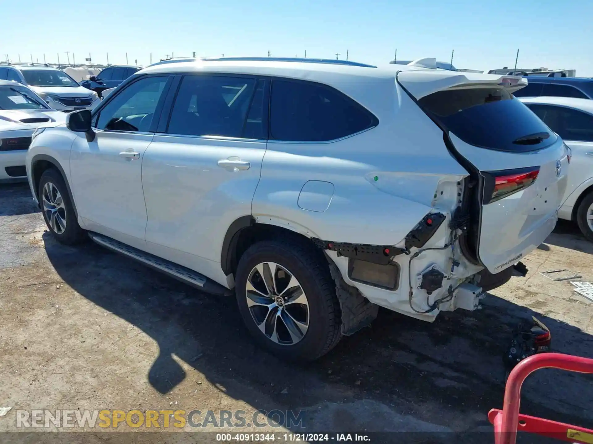 3 Photograph of a damaged car 5TDGZRAH8MS067834 TOYOTA HIGHLANDER 2021