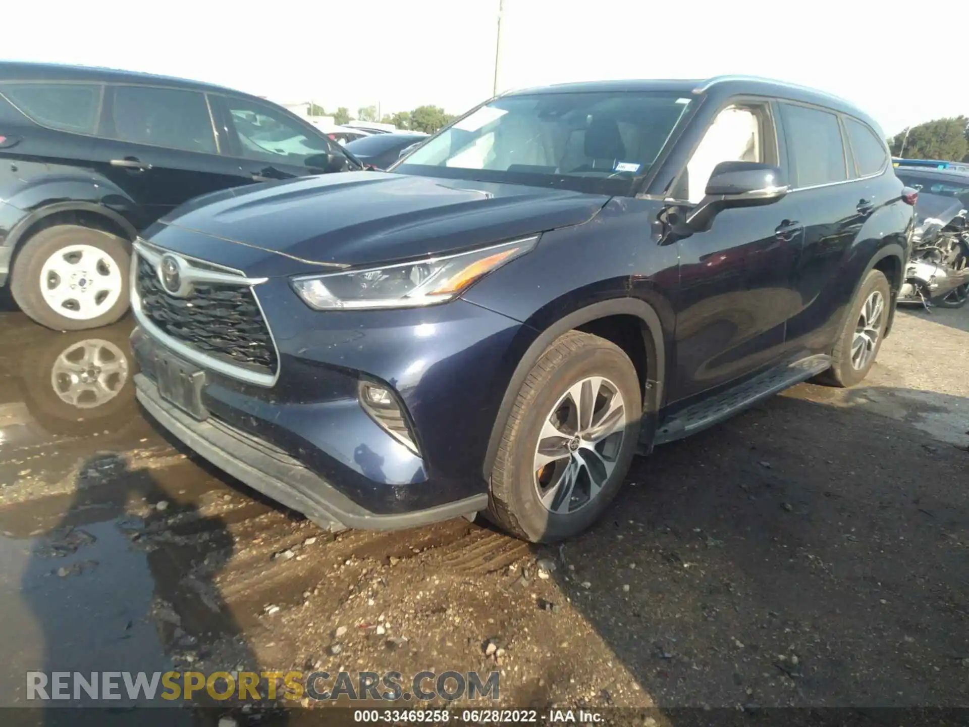 2 Photograph of a damaged car 5TDGZRAH8MS071513 TOYOTA HIGHLANDER 2021