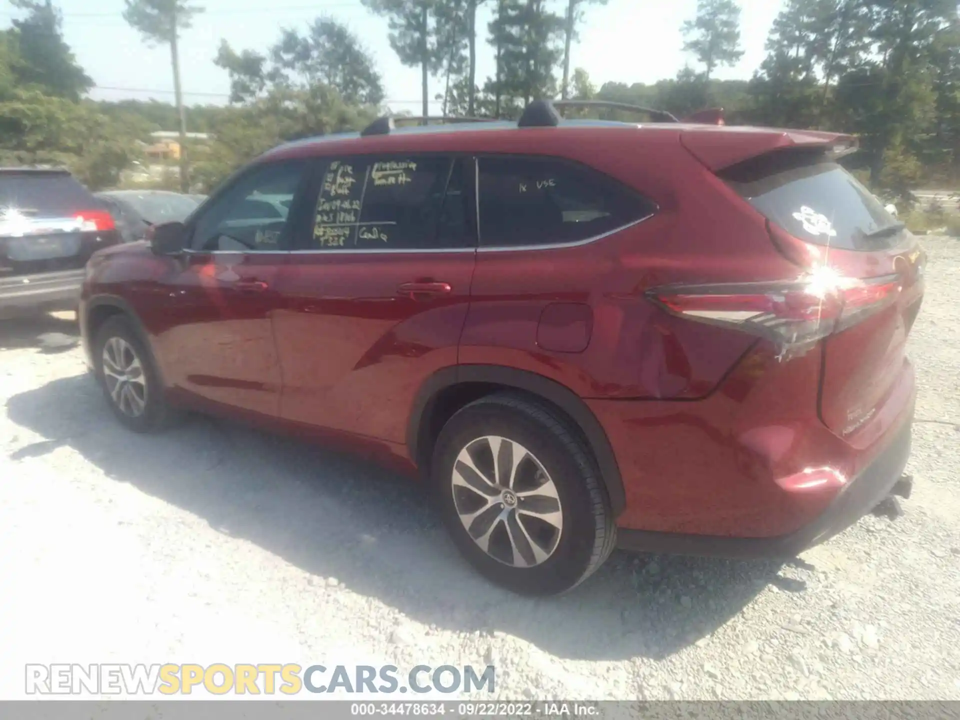 3 Photograph of a damaged car 5TDGZRAH8MS084133 TOYOTA HIGHLANDER 2021