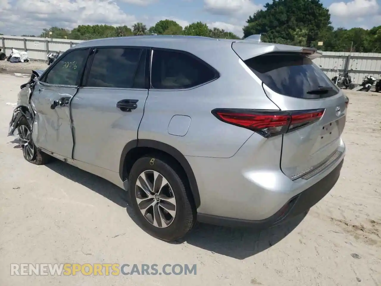 3 Photograph of a damaged car 5TDGZRAH9MS531780 TOYOTA HIGHLANDER 2021