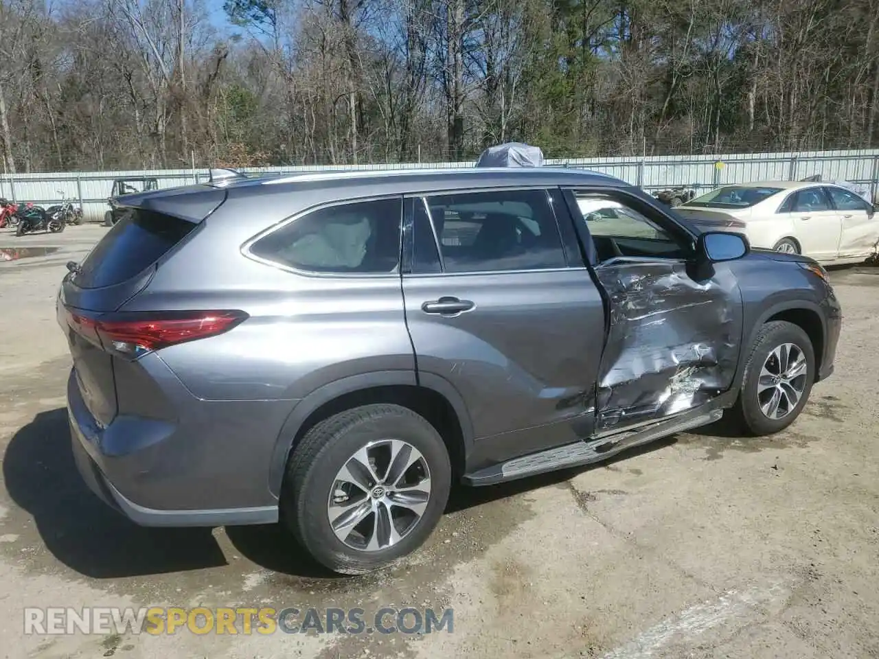 3 Photograph of a damaged car 5TDGZRAH9MS535344 TOYOTA HIGHLANDER 2021