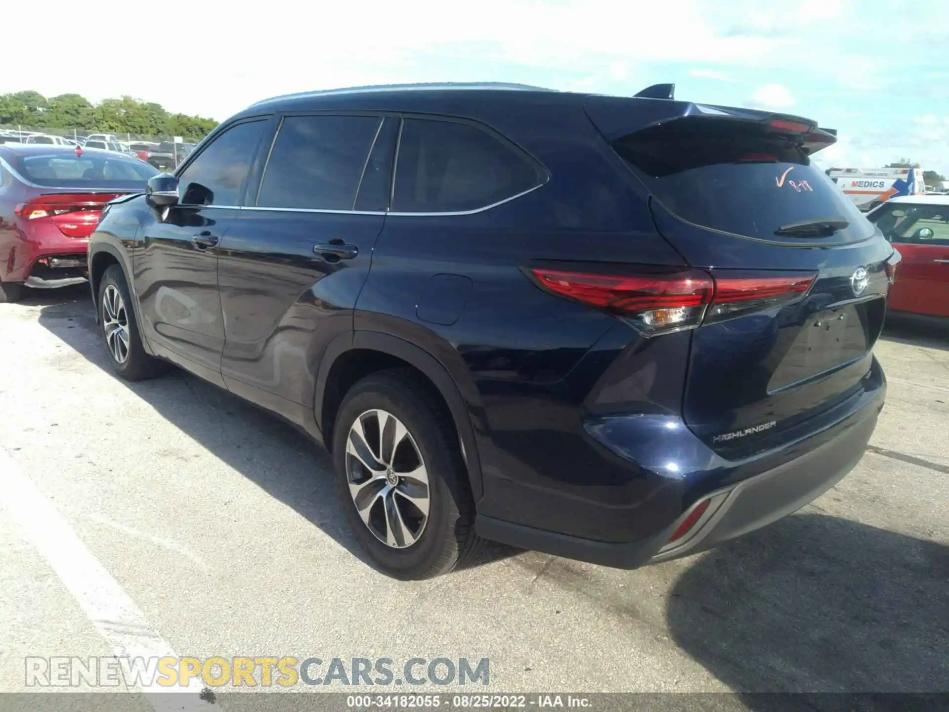 3 fotografías del automóvil dañado 5TDGZRAHXMS038528 TOYOTA HIGHLANDER 2021