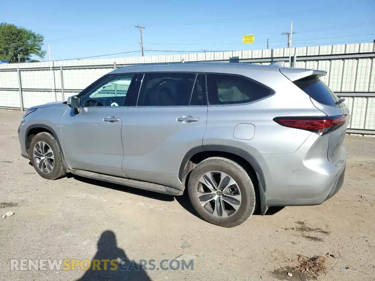 2 Photograph of a damaged car 5TDGZRAHXMS082996 TOYOTA HIGHLANDER 2021
