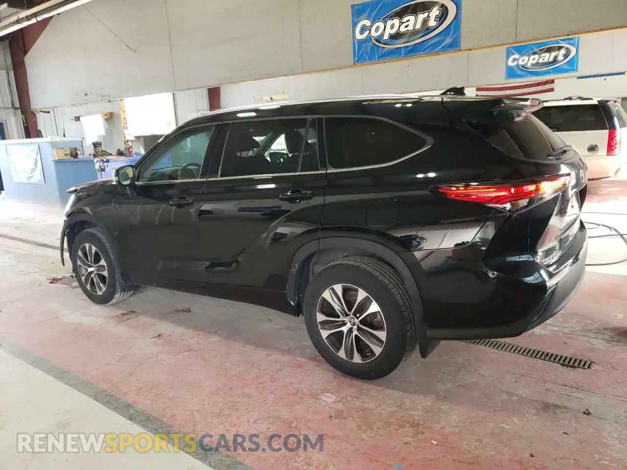 2 Photograph of a damaged car 5TDGZRBH0MS083444 TOYOTA HIGHLANDER 2021