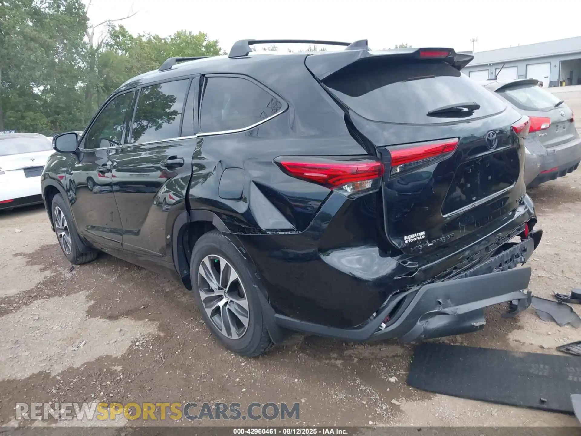 3 Photograph of a damaged car 5TDGZRBH0MS526451 TOYOTA HIGHLANDER 2021