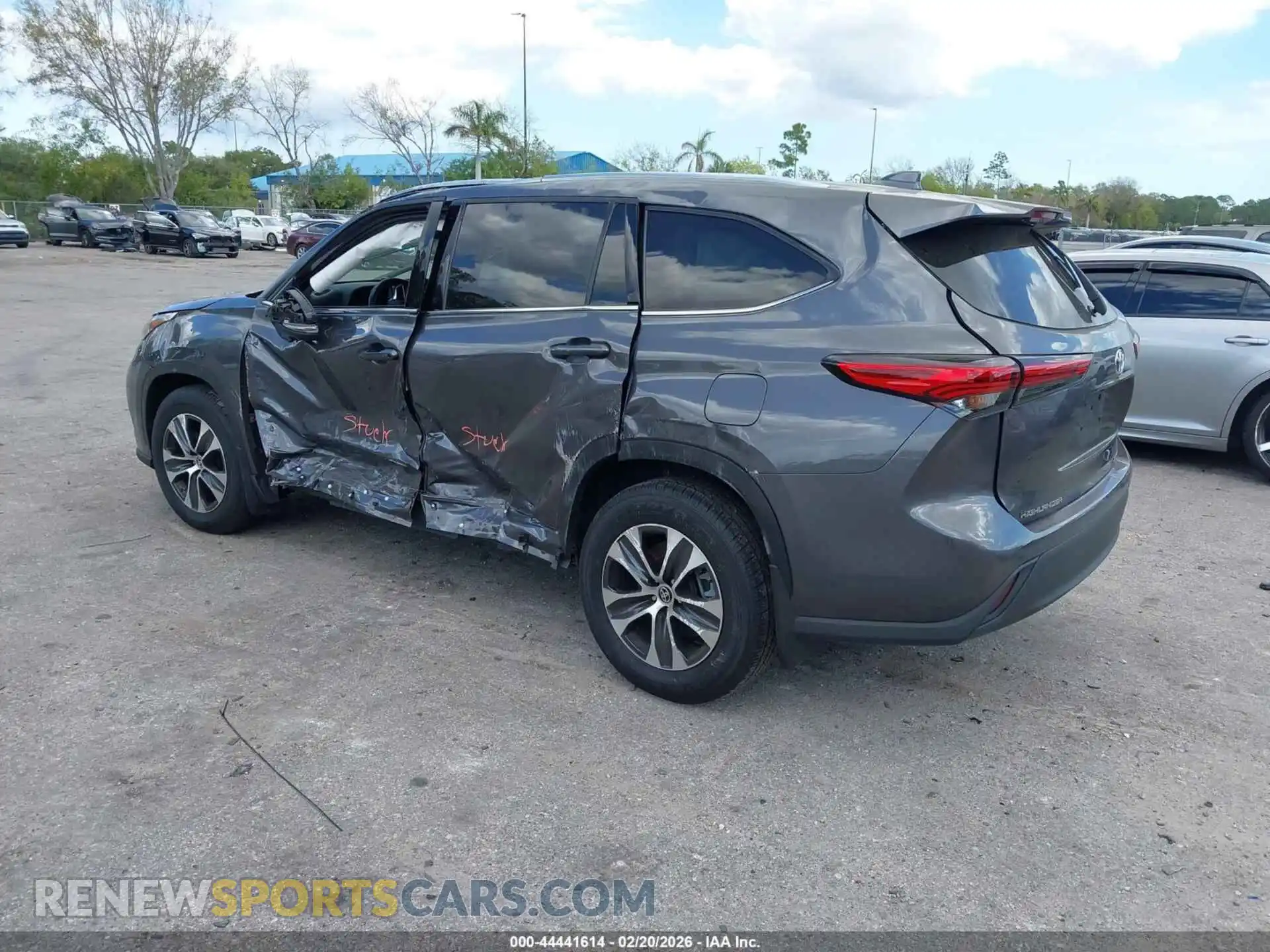 3 Photograph of a damaged car 5TDGZRBH0MS533741 TOYOTA HIGHLANDER 2021