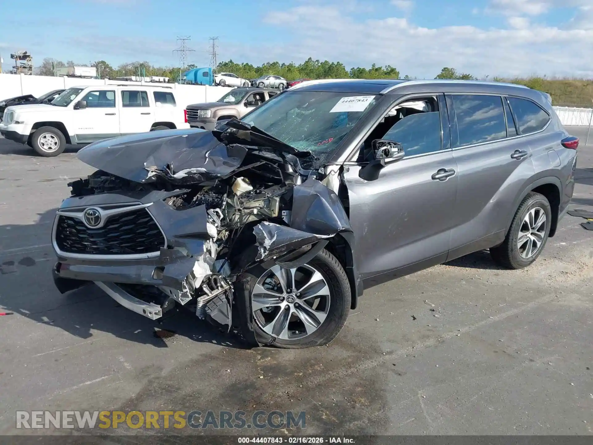 2 Photograph of a damaged car 5TDGZRBH1MS085204 TOYOTA HIGHLANDER 2021