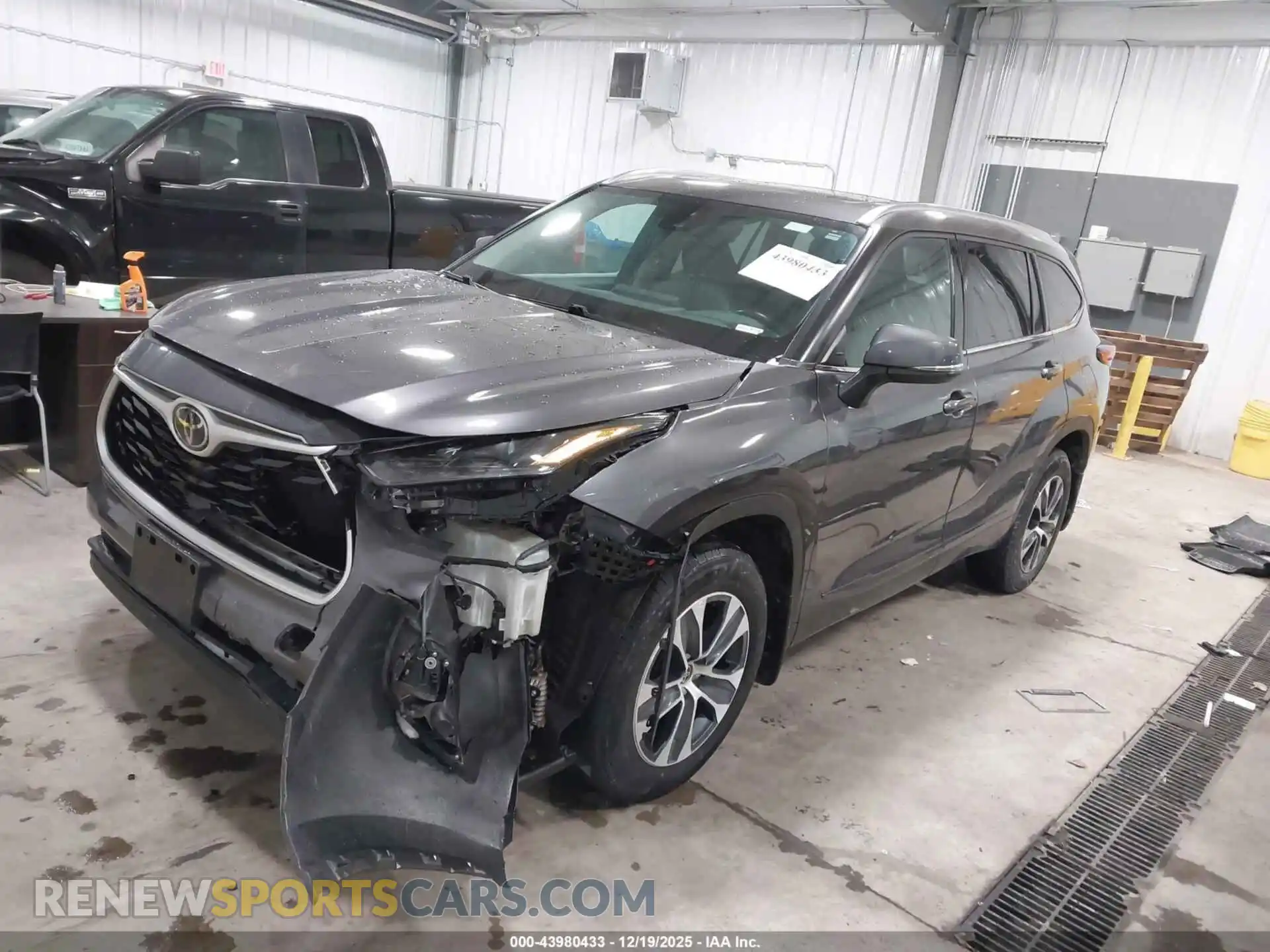 2 fotografías del automóvil dañado 5TDGZRBH1MS086868 TOYOTA HIGHLANDER 2021