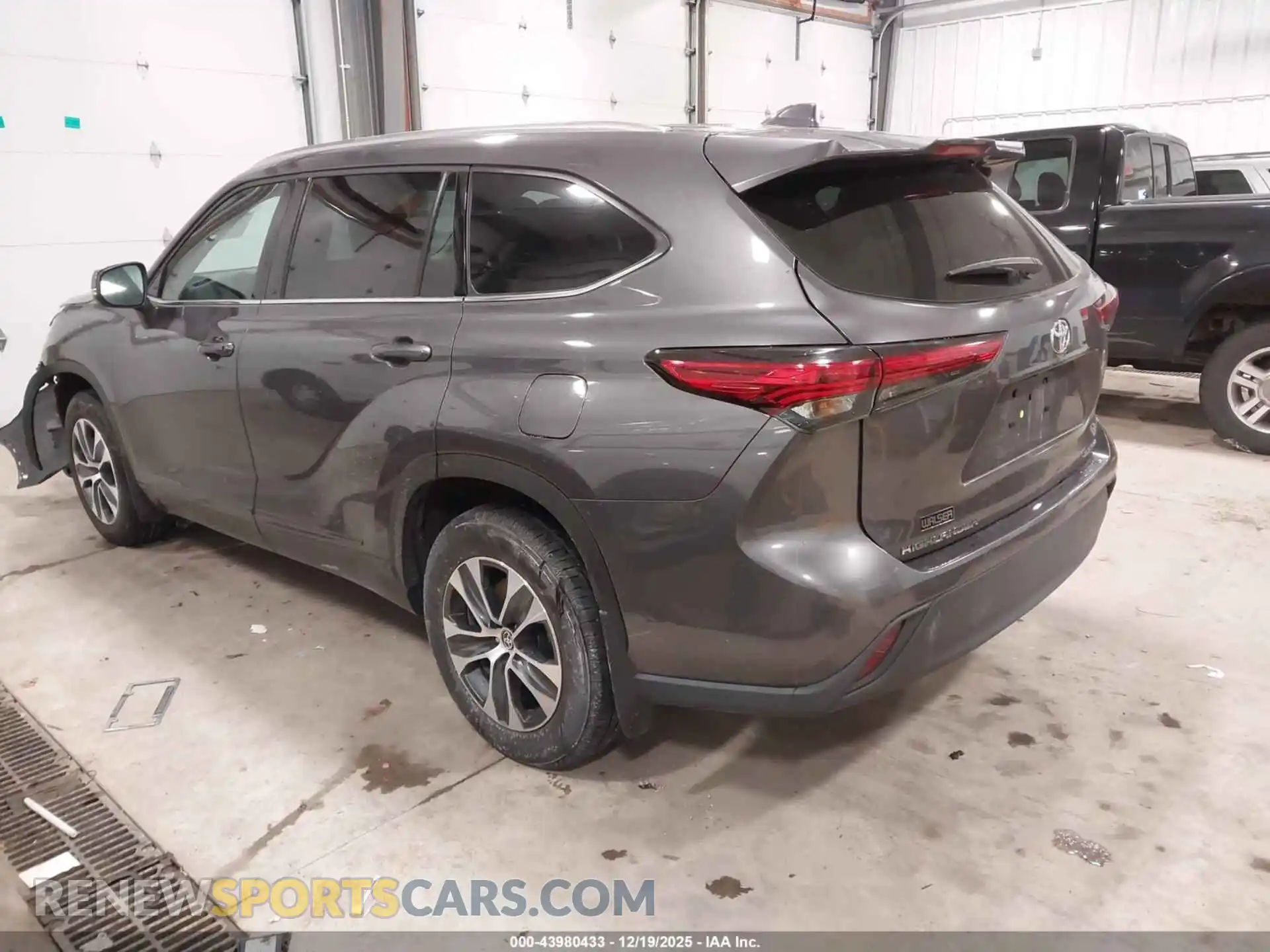 3 fotografías del automóvil dañado 5TDGZRBH1MS086868 TOYOTA HIGHLANDER 2021