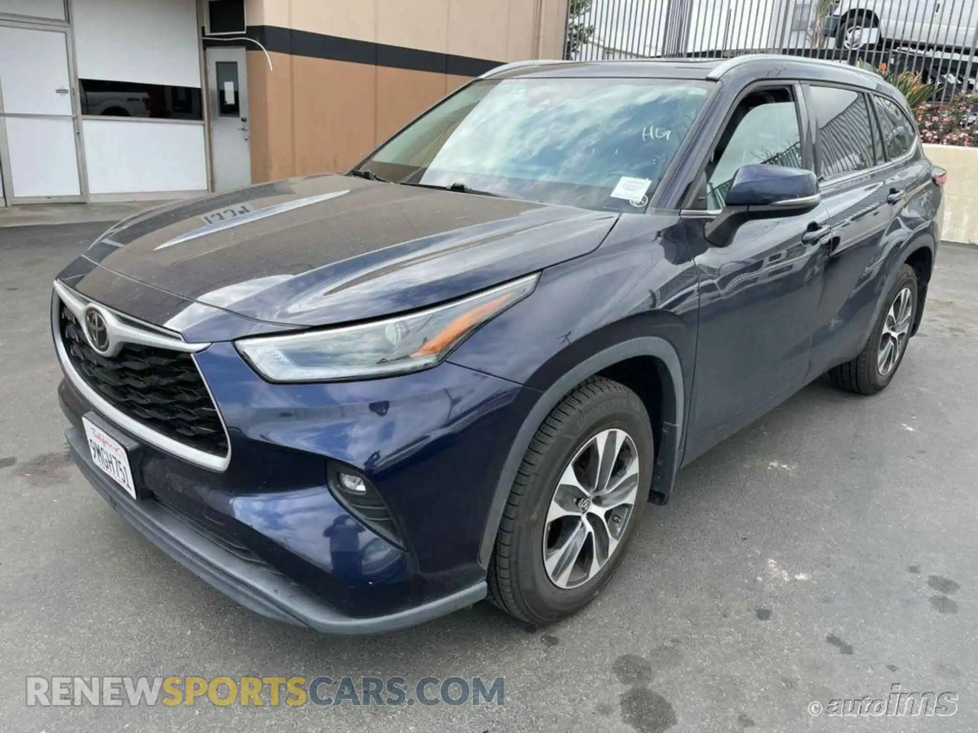 2 Photograph of a damaged car 5TDGZRBH1MS127290 TOYOTA HIGHLANDER 2021