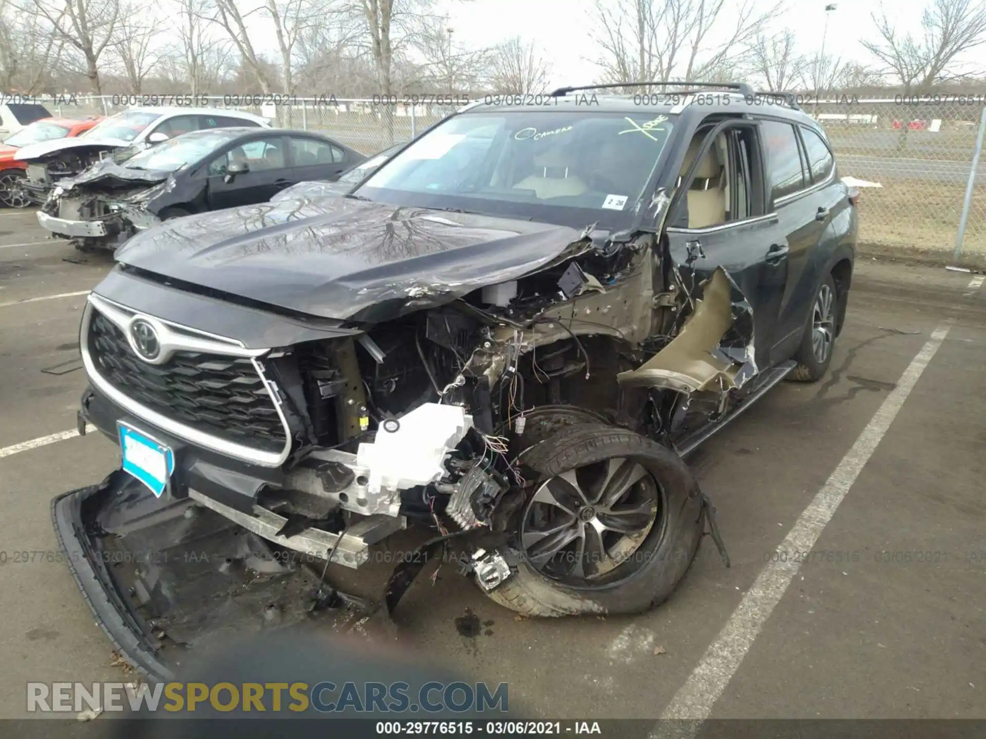 2 fotografías del automóvil dañado 5TDGZRBH2MS081016 TOYOTA HIGHLANDER 2021