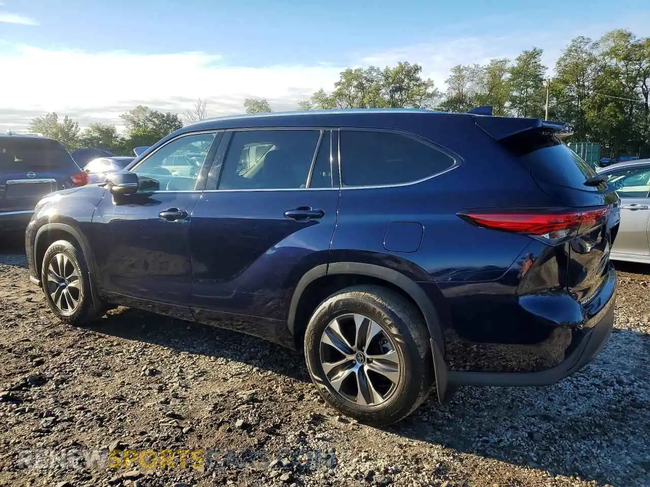 2 fotografías del automóvil dañado 5TDGZRBH3MS552803 TOYOTA HIGHLANDER 2021