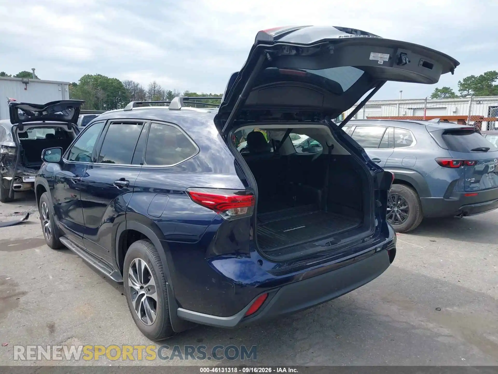 3 fotografías del automóvil dañado 5TDGZRBH5MS532116 TOYOTA HIGHLANDER 2021