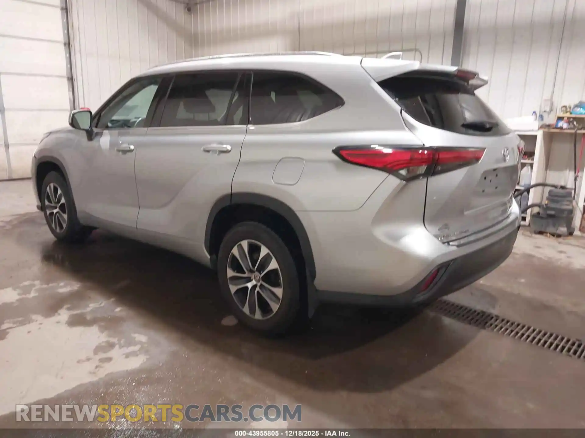 3 Photograph of a damaged car 5TDGZRBH5MS549871 TOYOTA HIGHLANDER 2021