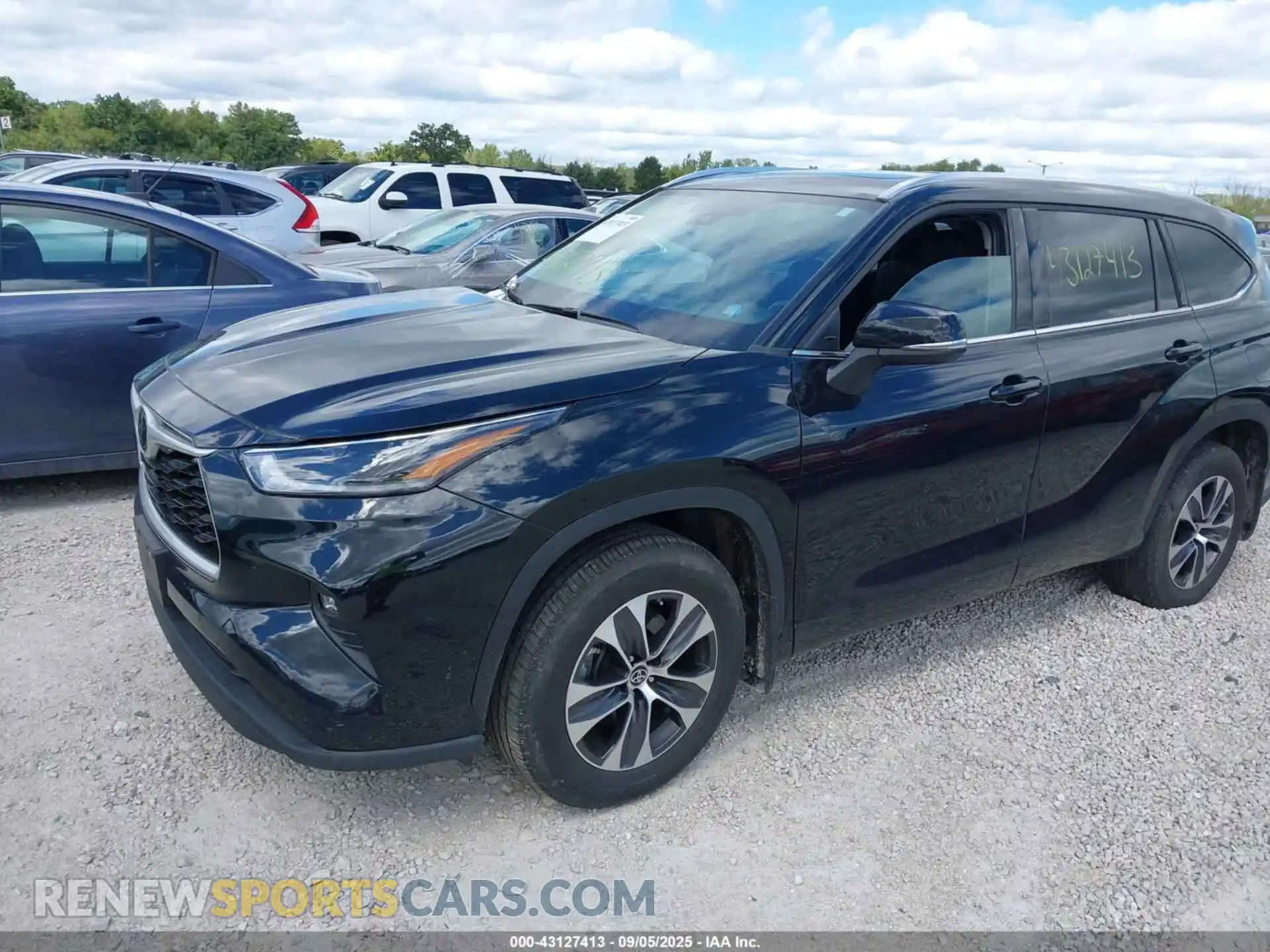 2 Photograph of a damaged car 5TDGZRBH5MS557131 TOYOTA HIGHLANDER 2021