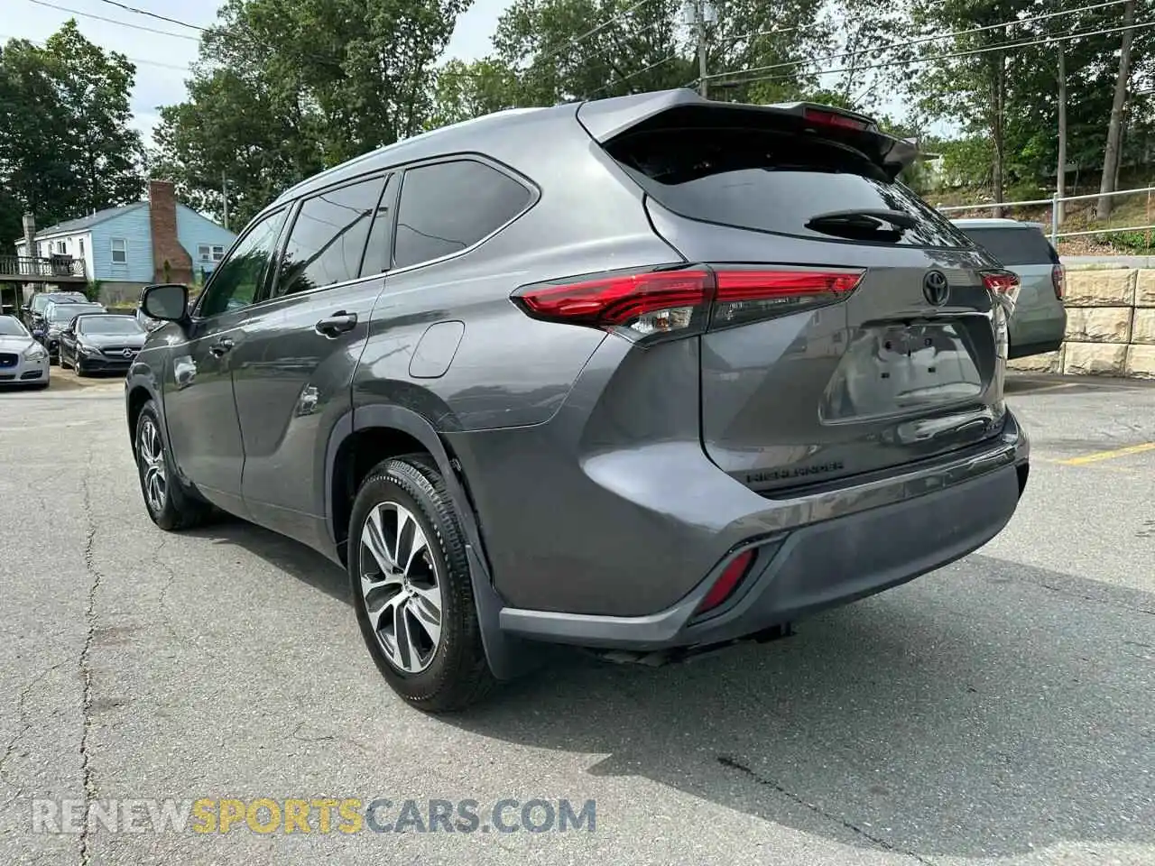 2 Photograph of a damaged car 5TDGZRBH5MS558067 TOYOTA HIGHLANDER 2021