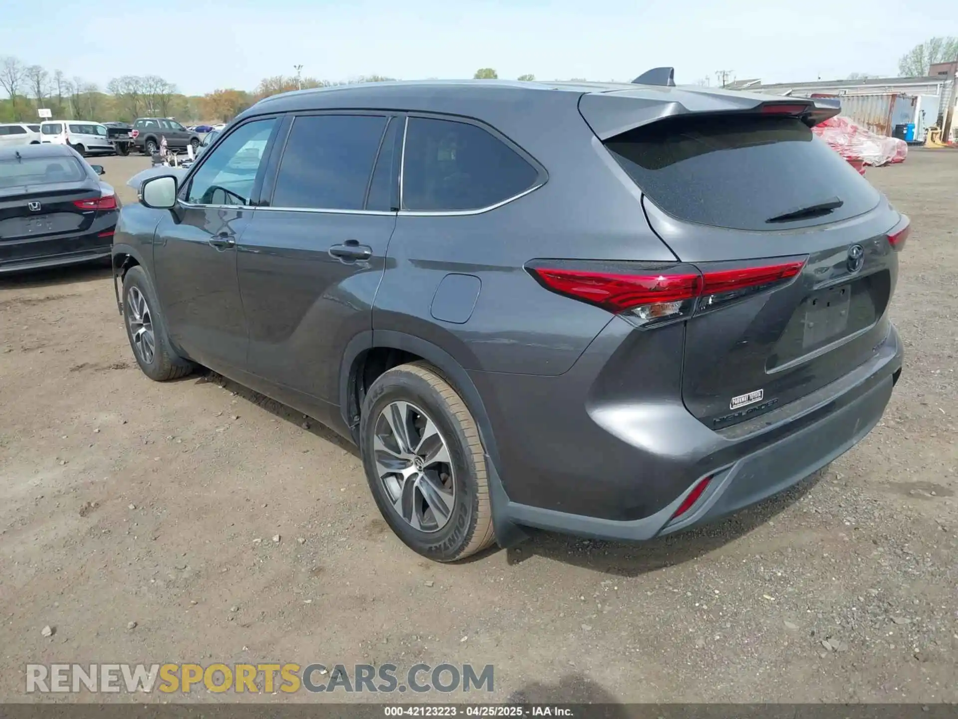 3 Photograph of a damaged car 5TDGZRBH6MS075994 TOYOTA HIGHLANDER 2021