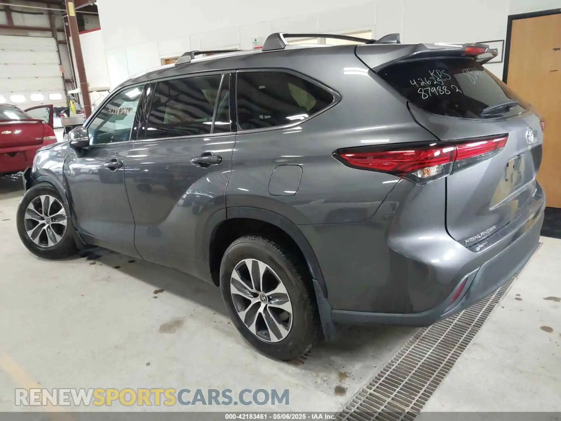 3 Photograph of a damaged car 5TDGZRBH6MS558546 TOYOTA HIGHLANDER 2021