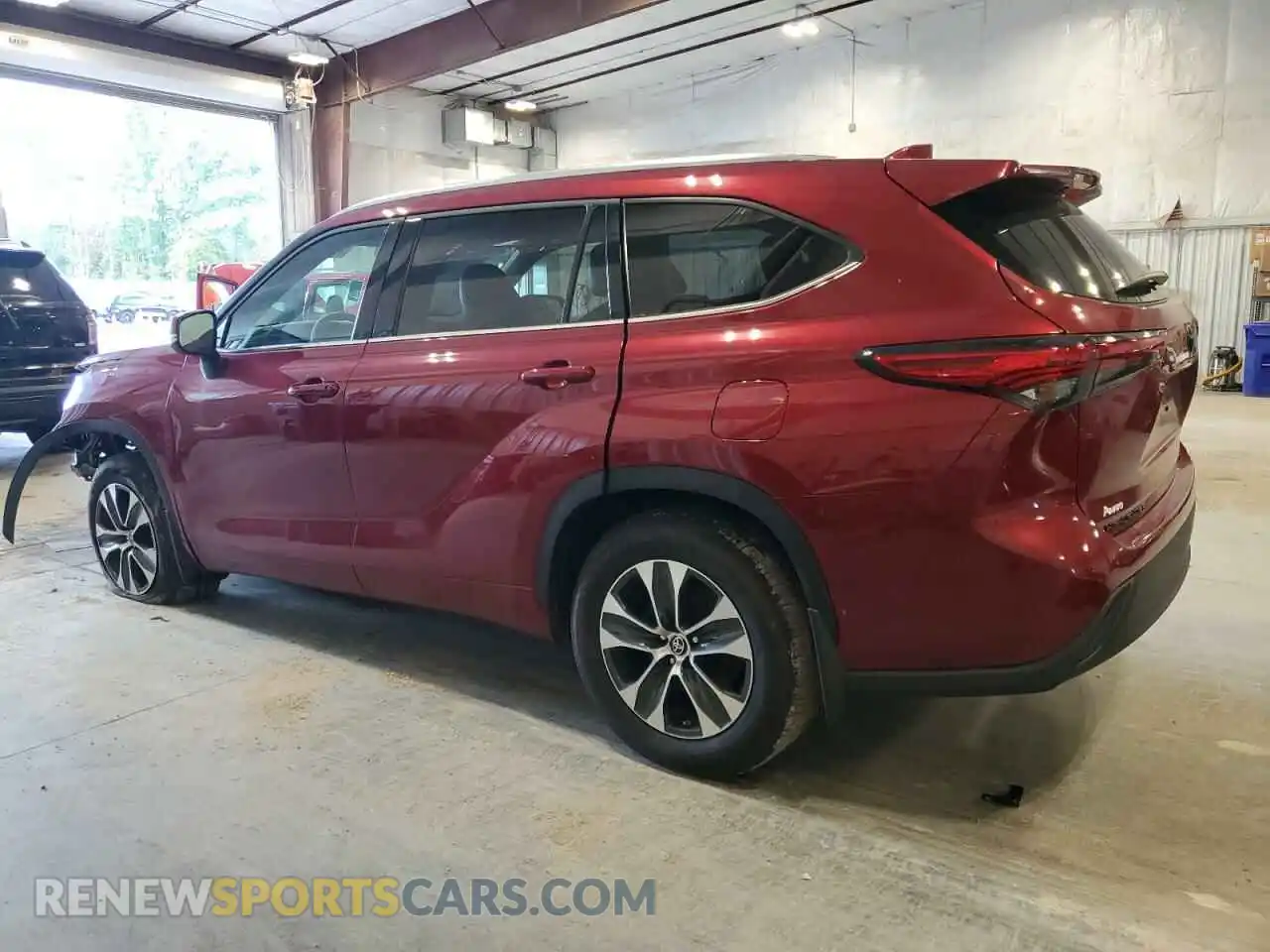 2 Photograph of a damaged car 5TDGZRBH7MS095106 TOYOTA HIGHLANDER 2021