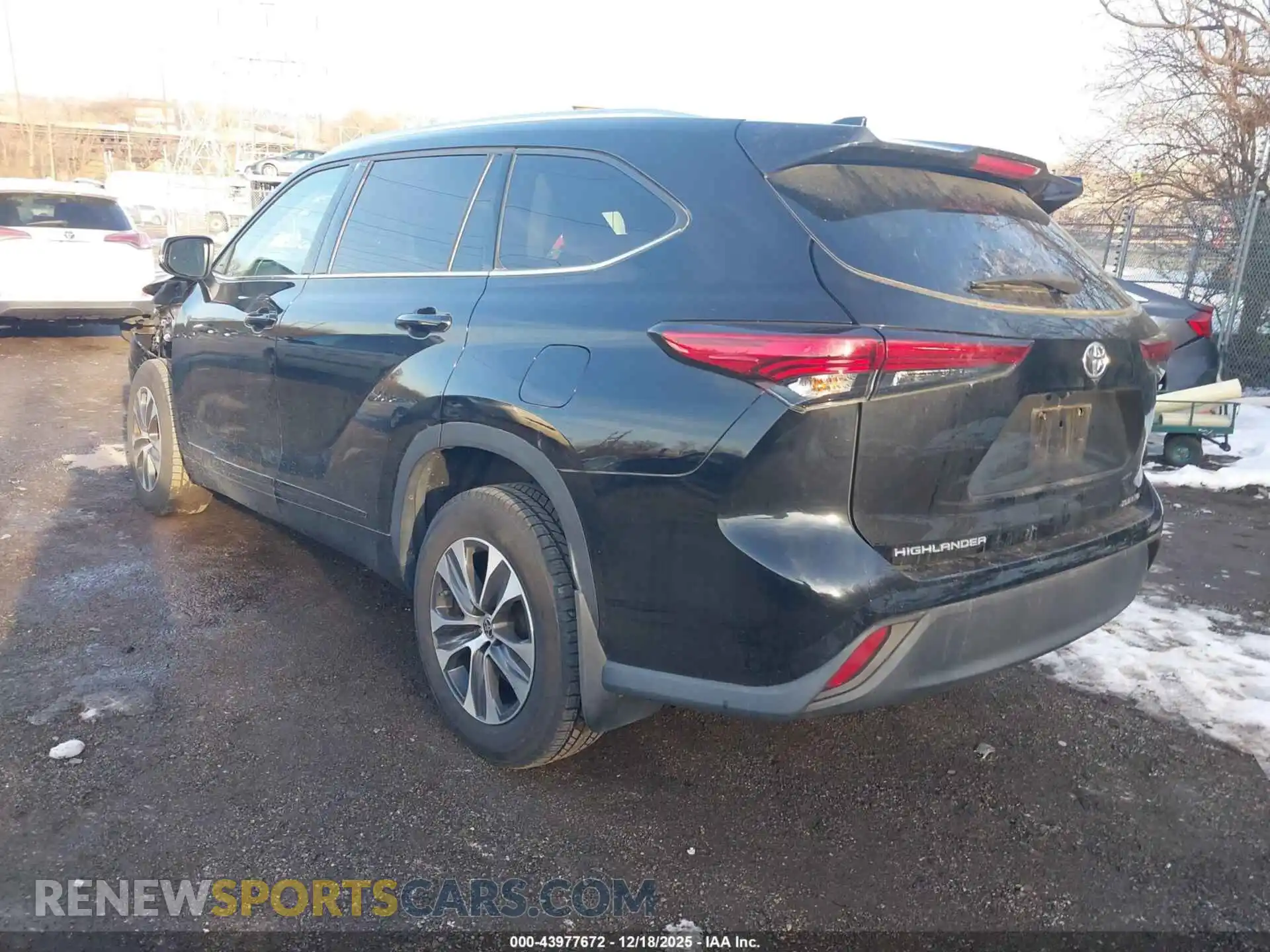 3 Photograph of a damaged car 5TDGZRBH7MS136009 TOYOTA HIGHLANDER 2021