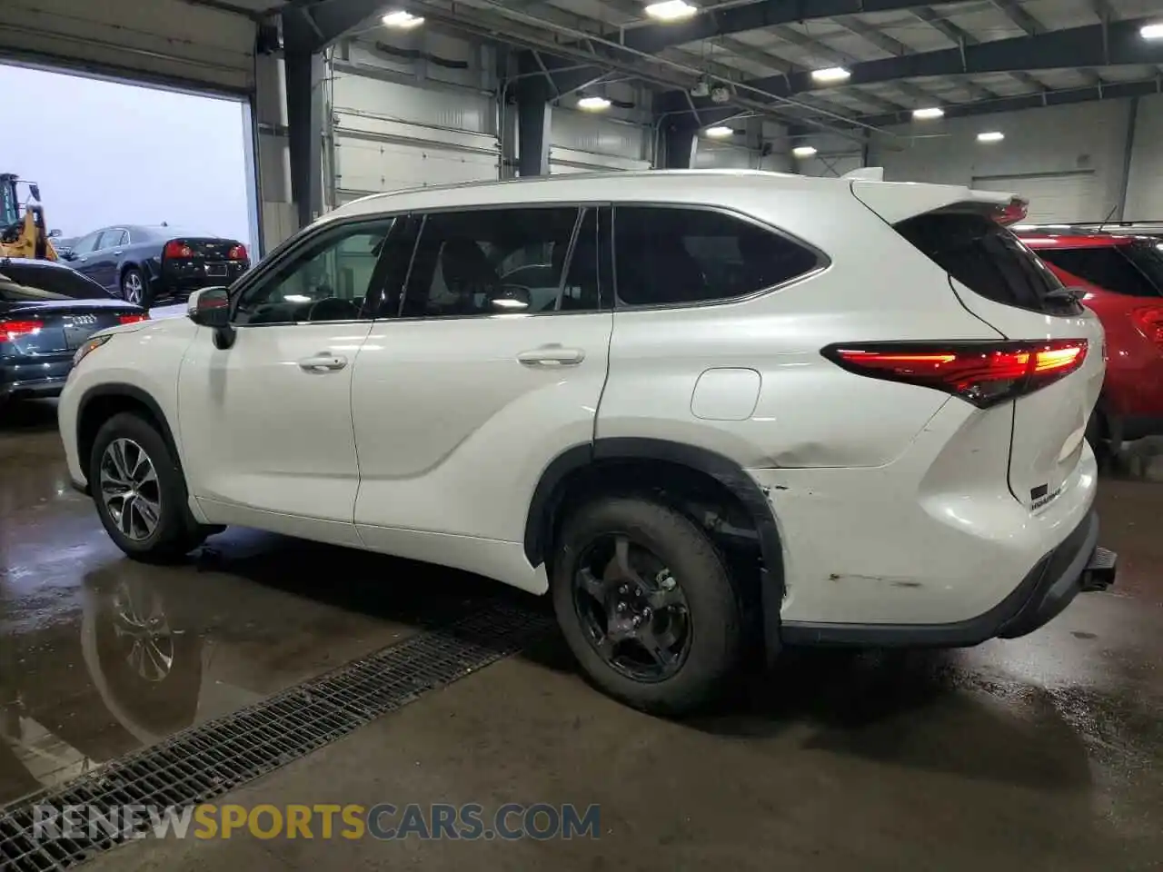 2 Photograph of a damaged car 5TDGZRBH7MS529296 TOYOTA HIGHLANDER 2021
