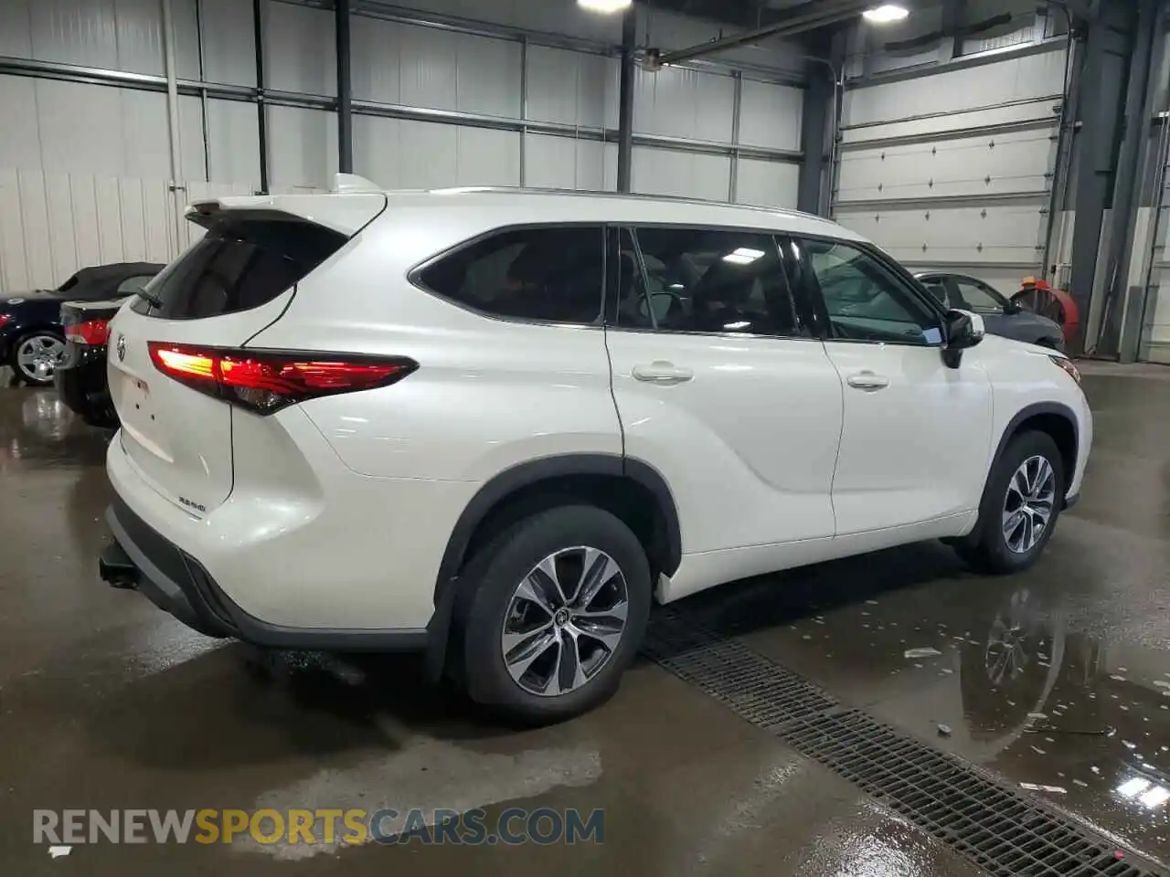 3 Photograph of a damaged car 5TDGZRBH7MS529296 TOYOTA HIGHLANDER 2021