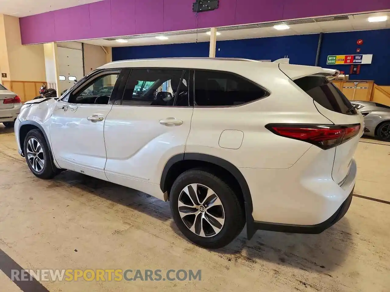 2 fotografías del automóvil dañado 5TDGZRBH8MS057769 TOYOTA HIGHLANDER 2021