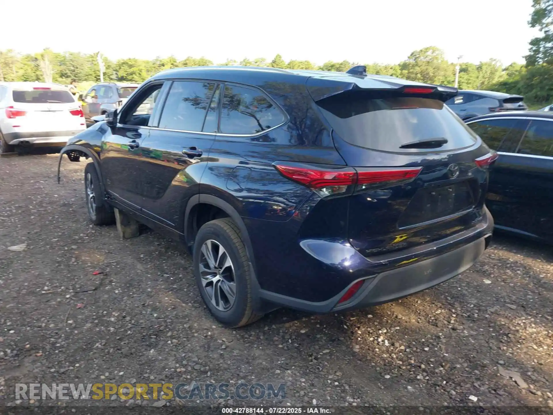 3 Photograph of a damaged car 5TDGZRBH8MS103035 TOYOTA HIGHLANDER 2021