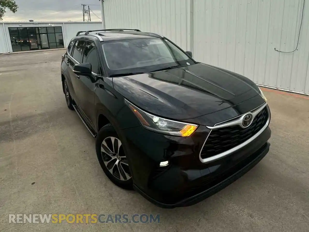 1 Photograph of a damaged car 5TDGZRBH8MS110325 TOYOTA HIGHLANDER 2021