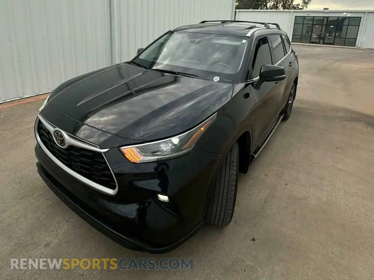 2 Photograph of a damaged car 5TDGZRBH8MS110325 TOYOTA HIGHLANDER 2021