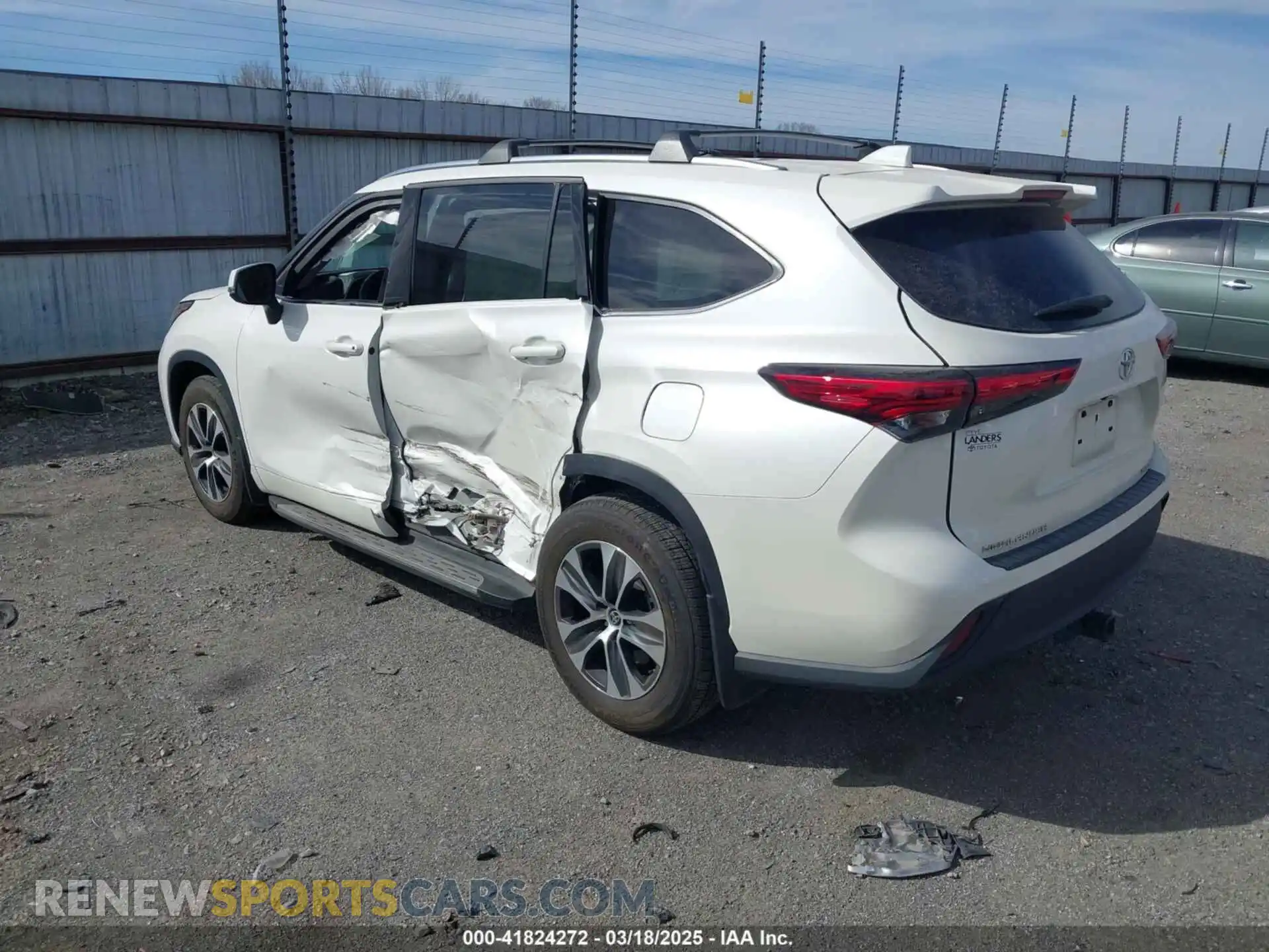 3 Photograph of a damaged car 5TDGZRBH8MS140196 TOYOTA HIGHLANDER 2021
