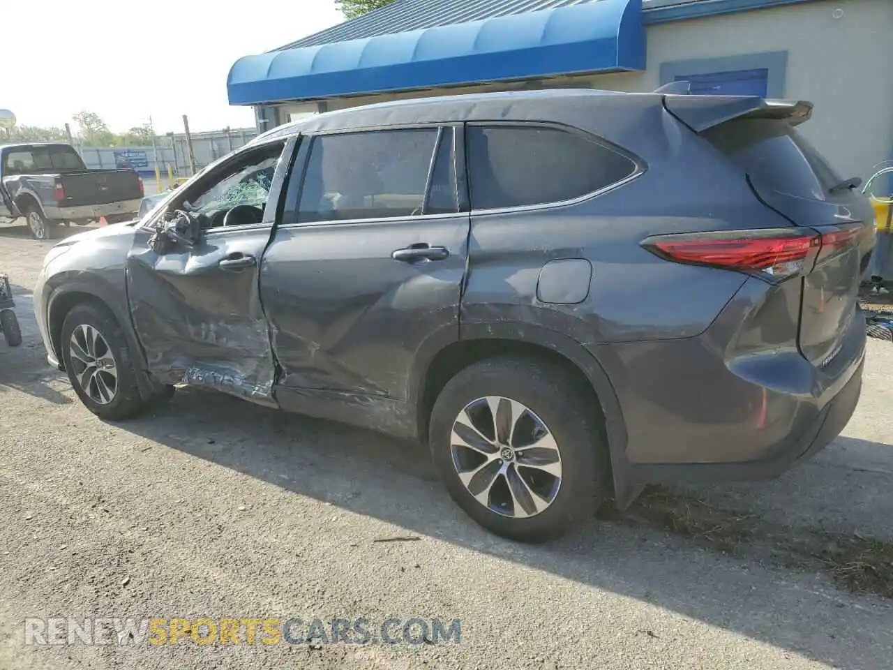 2 fotografías del automóvil dañado 5TDGZRBH8MS548567 TOYOTA HIGHLANDER 2021