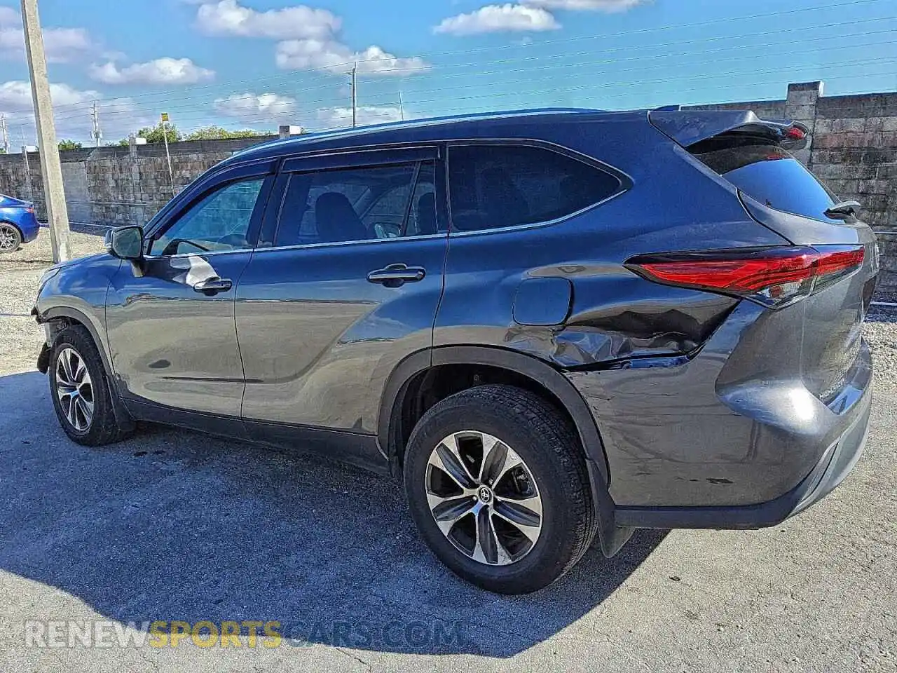 2 Photograph of a damaged car 5TDGZRBH9MS068618 TOYOTA HIGHLANDER 2021
