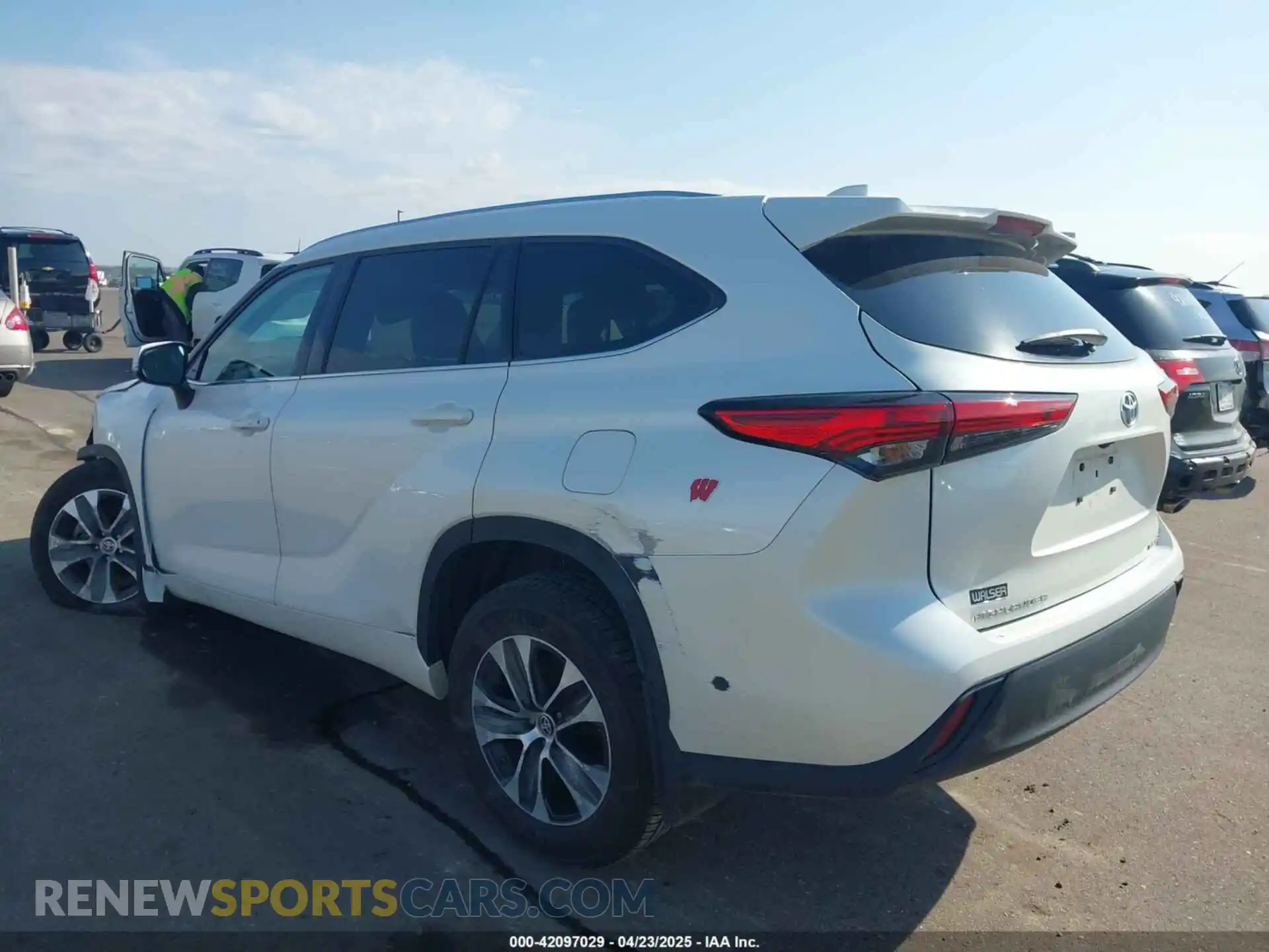 3 Photograph of a damaged car 5TDGZRBHXMS075948 TOYOTA HIGHLANDER 2021