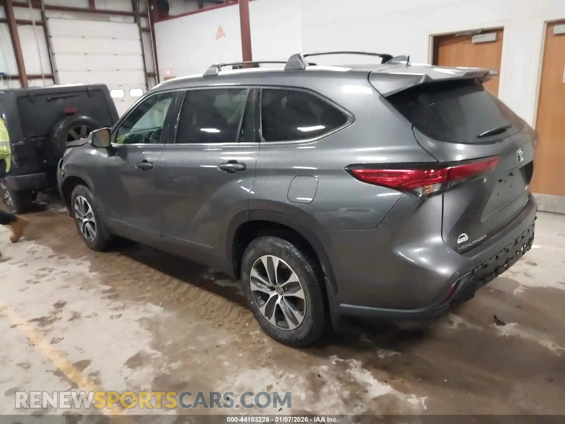 3 Photograph of a damaged car 5TDGZRBHXMS081359 TOYOTA HIGHLANDER 2021