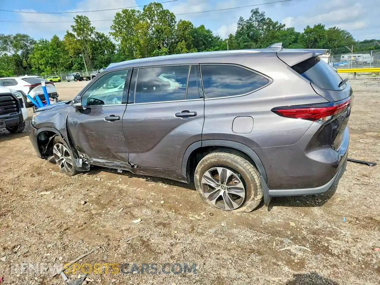 2 fotografías del automóvil dañado 5TDGZRBHXMS099439 TOYOTA HIGHLANDER 2021