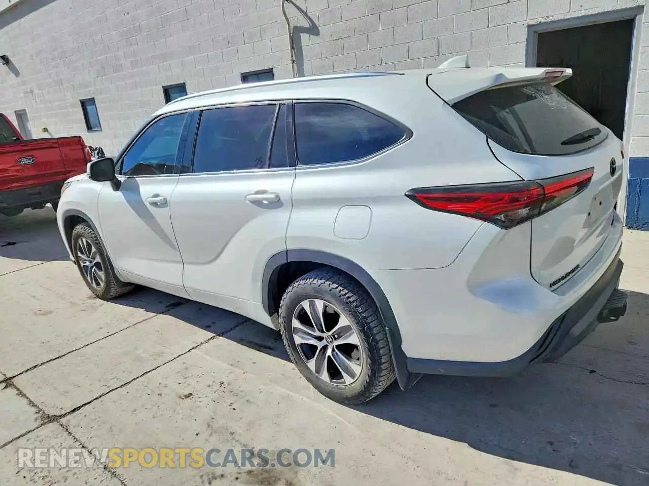 2 Photograph of a damaged car 5TDGZRBHXMS549459 TOYOTA HIGHLANDER 2021