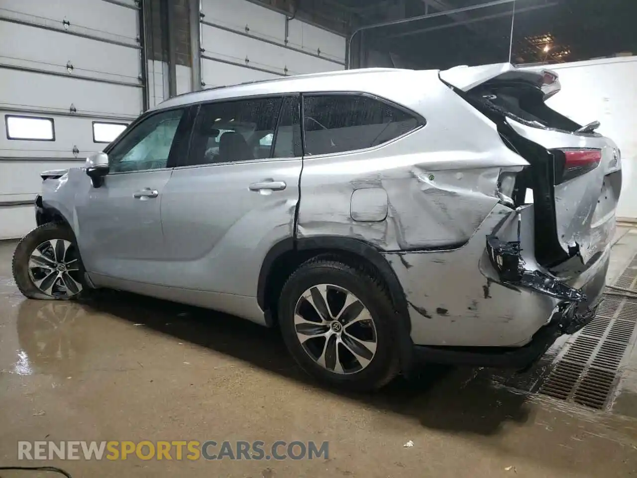 2 Photograph of a damaged car 5TDGZRBHXMS556914 TOYOTA HIGHLANDER 2021