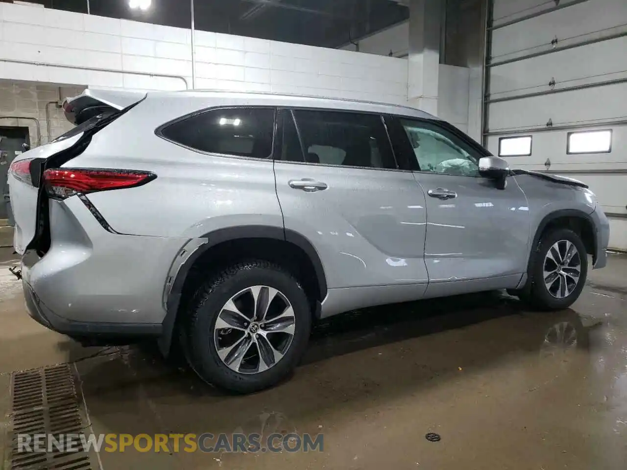 3 Photograph of a damaged car 5TDGZRBHXMS556914 TOYOTA HIGHLANDER 2021